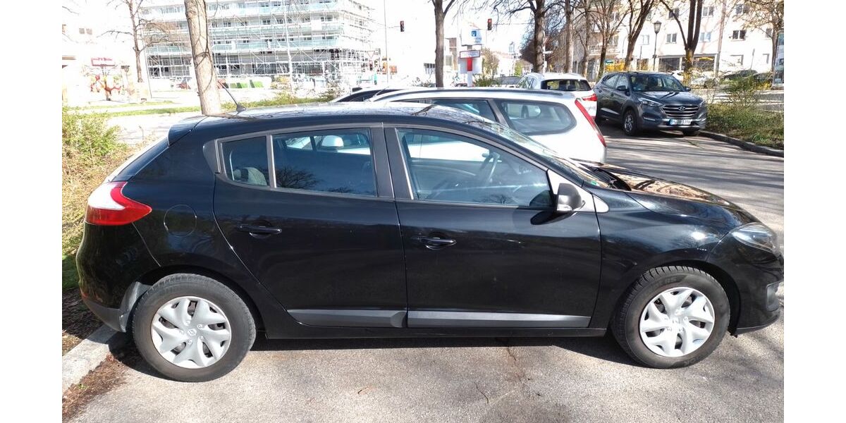 Renault Megane 97.900 km 6.500 &euro; München 81671