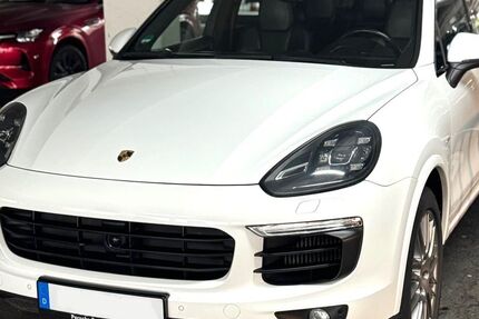 Porsche Cayenne 320.000 km 25.900 € Frankfurt am Main 65931