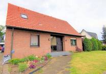 Geräumiges EFH mit ELW, Terrasse, Balkon, kleinem Garten und Garage in ruhiger Lage
