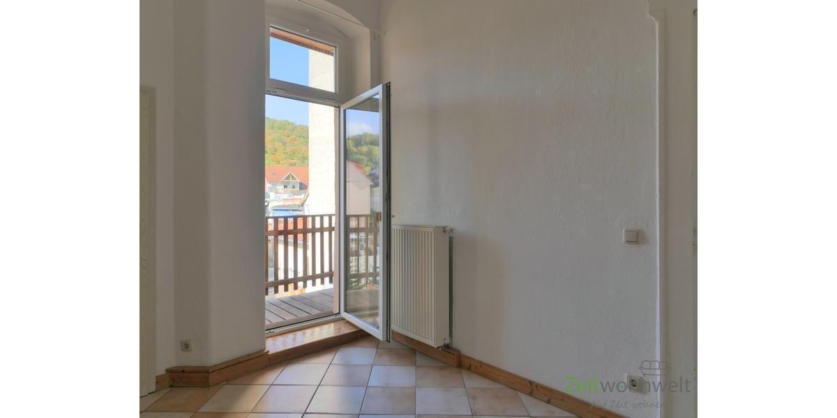 (12403_01) MGN: helle 2-Raum-Wohnung mit Parkett, Holzdielung, Stuckdecken, Balkon und Einbauküche in der Innenstadt - Etagenwohnung Meiningen | Angebot:25343658