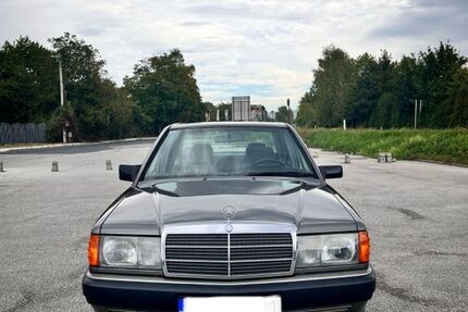 Mercedes-Benz 190 131.000 km 22.000 € München 81927