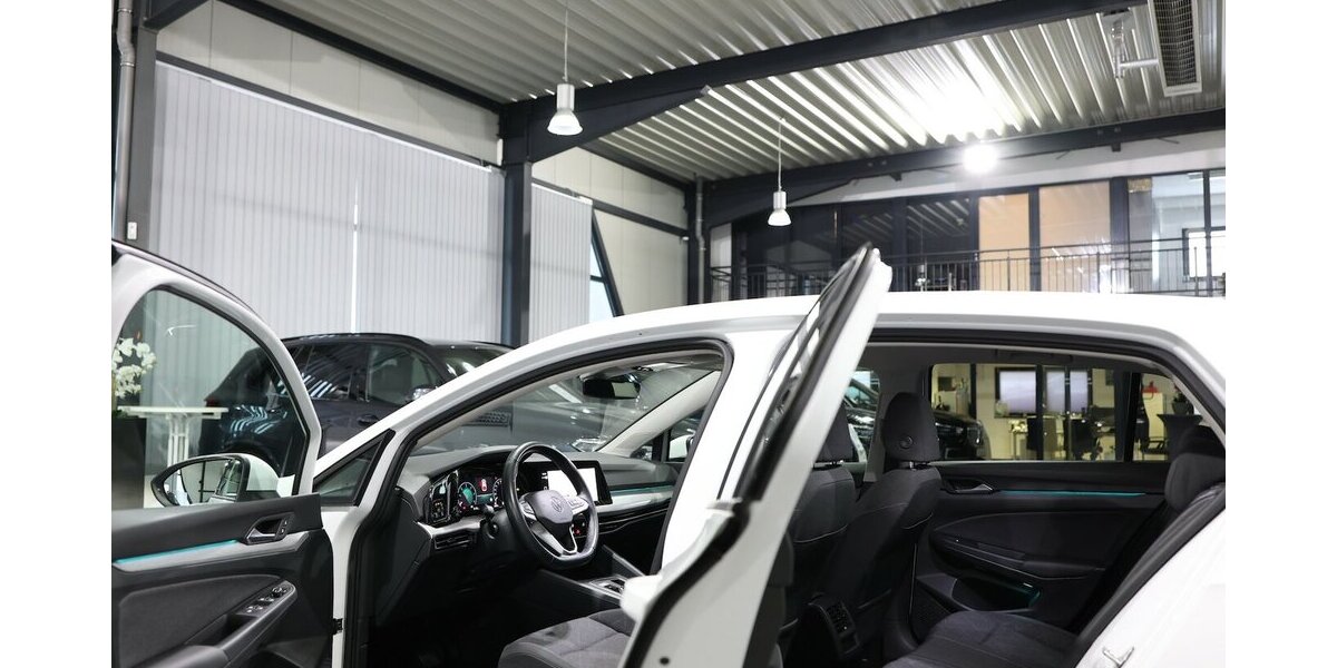 VW Golf VIII 2.0 TDI DSG LIFE IQ / NAVI+KAMERA, LED 53.000 km 21.998 &euro; Hamm 59077