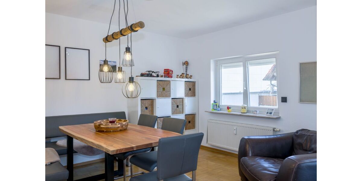 Provisionsfrei* Großzügiges Zweifamilienhaus - zwei Wohneinheiten, Terrasse, Balkon und eigene Stellplätze - Zweifamilienhaus Göppingen Faurndau | Angebot:26961593