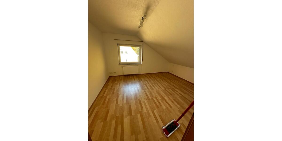 Dachgeschoßwohnung Kreuztal - 3 Zimmer, 72 m&sup2;, 180.000&euro; | Angebot:27171412