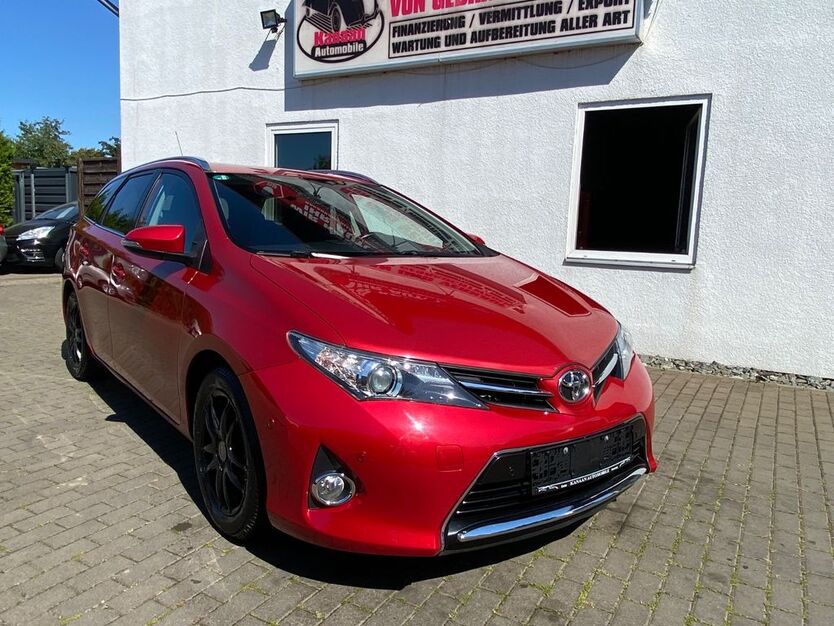 Toyota Auris 182.000 km 6.990 € Goslar 38644