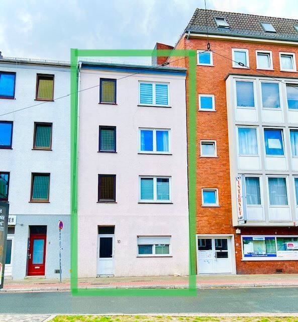 AB SOFORT Helle 2-Zmmer. Wohnung in Toplage. Vermietung nur an Berufstätige oder Studenten mit Elternbürgschaft.