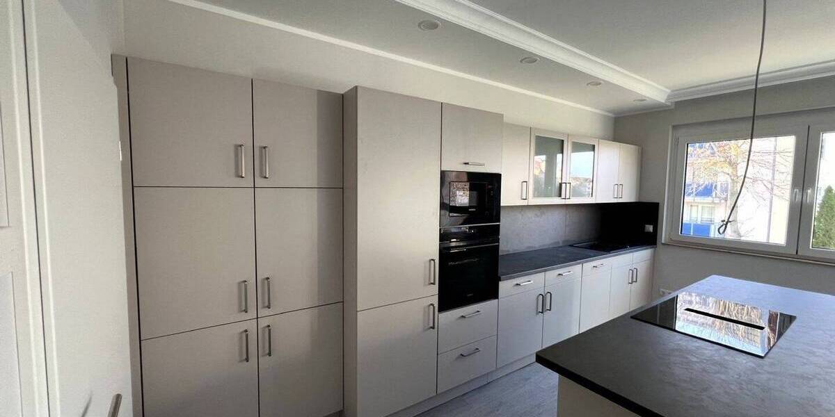 Exklusive Eigentumswohnung inkl. sehr hochwertiger Einbauküche und großem Balkon, optional Stellplatz 3 zimmer