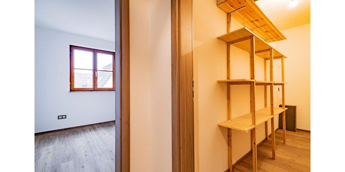 SOFORTBEZUG – 4-Zimmer-Wohnung mit 140 m² und Kachelofen 4 zimmer