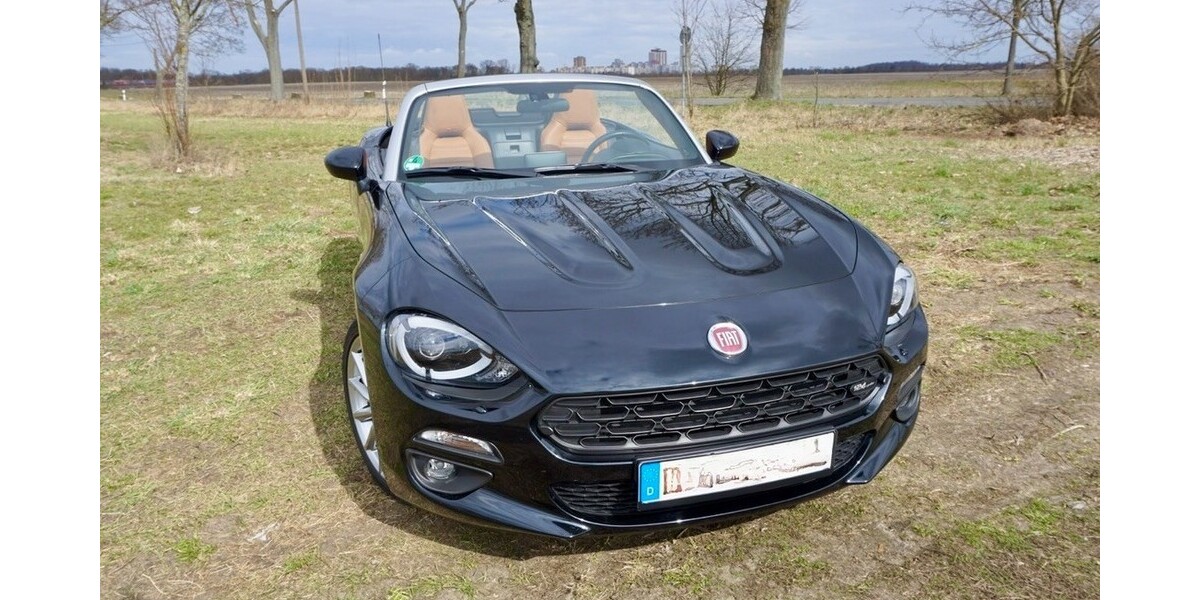 Fiat 124 Spider 15.000 km 24.400 &euro; Berlin 10178
