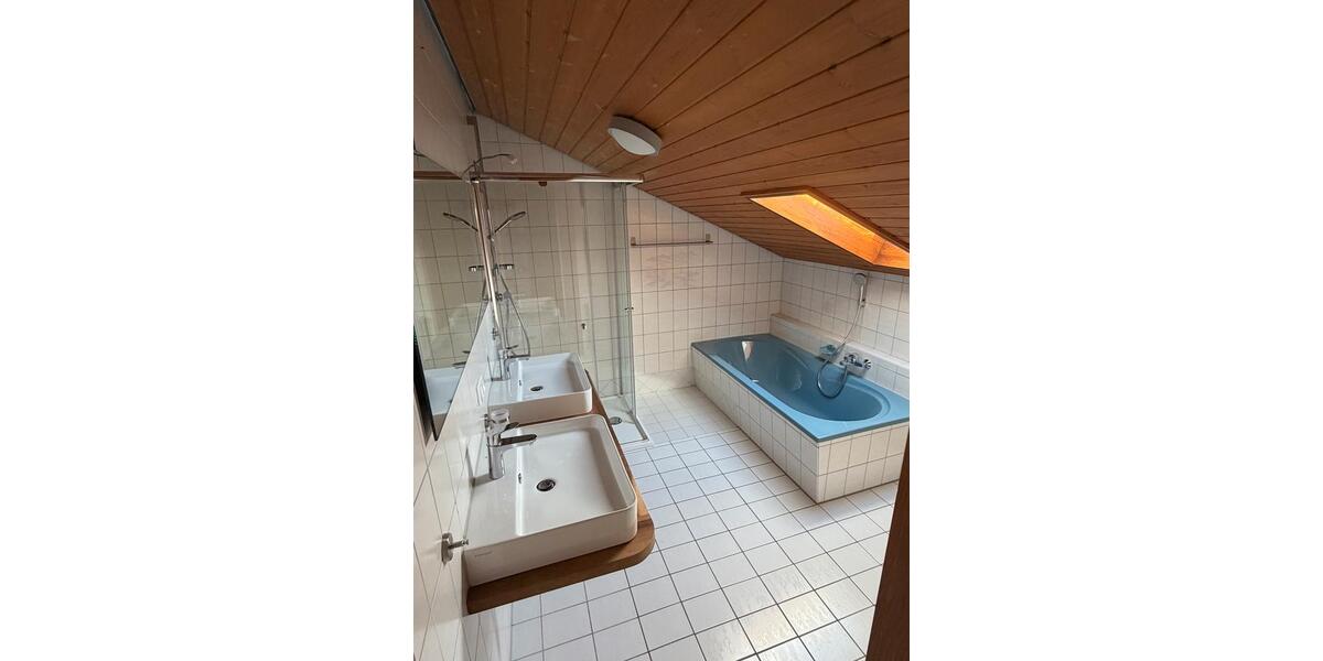 Dachgeschoßwohnung Engen - 3.5 Zimmer, 120 m&sup2;, 1.190&euro; | Angebot:26339973
