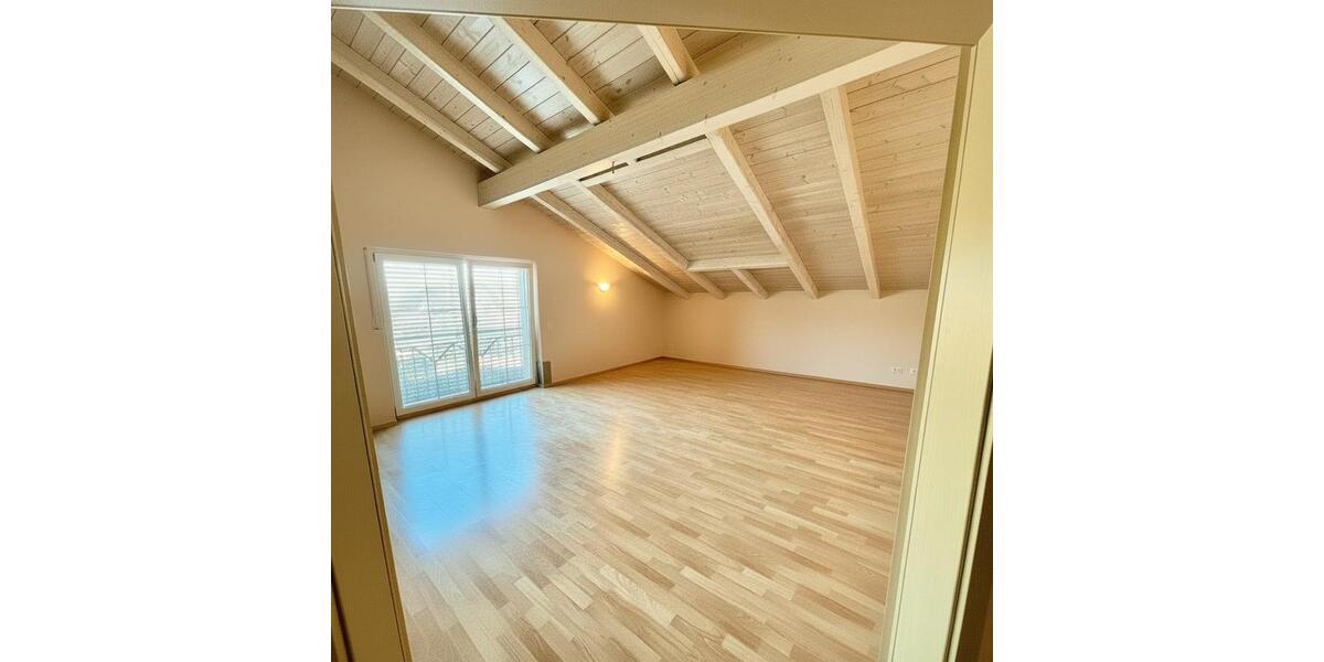 Dachgeschoßwohnung Otzing - 4 Zimmer, 130 m&sup2;, 1.000&euro; | Angebot:26585562
