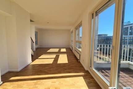 Stilvolles City-Penthouse mit Dachterrasse und 3 Balkonen in bester Lage der Dorotheenstraße! 2 zimmer