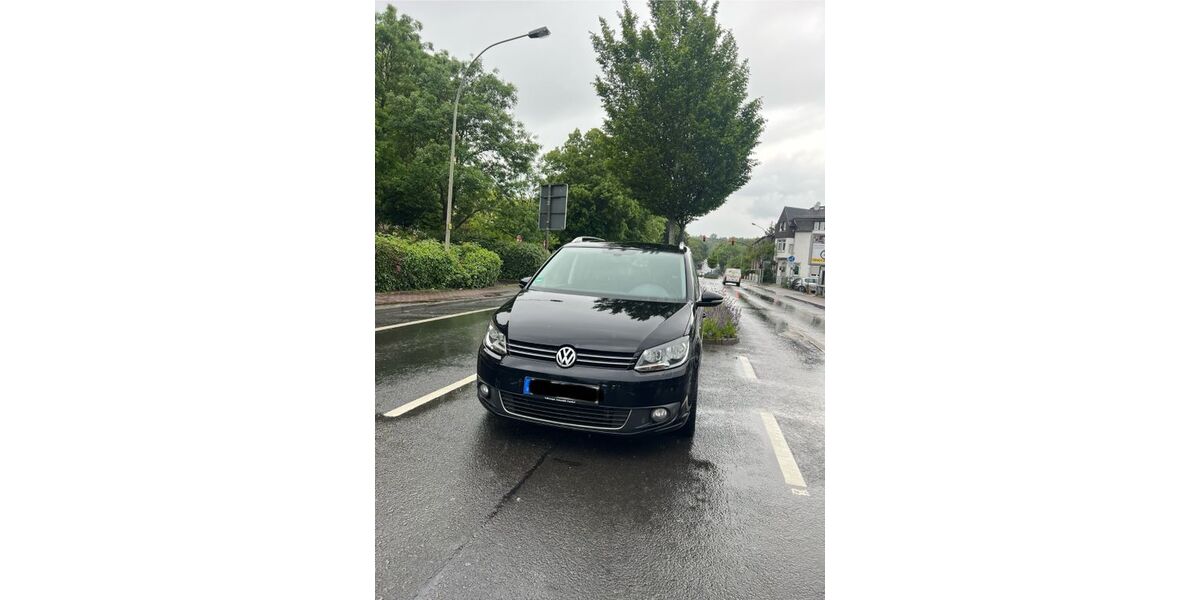 VW Touran 216.000 km 6.400 &euro; Frankfurt 60388