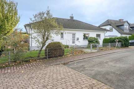 Haus zum Kaufen in Usingen 690.000 € 209.3 m² 7 zimmer
