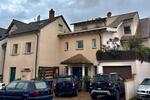 Großzügiges Zweifamilienhaus mit traumhaftem Garten, Garage und z zimmer