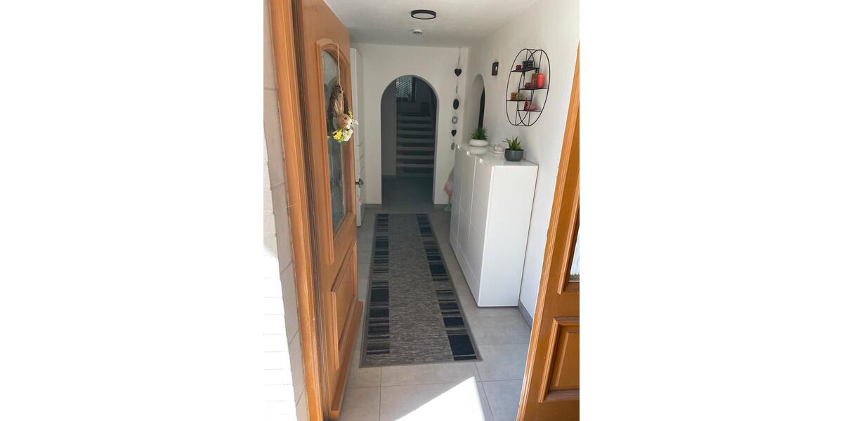 Erdgeschoßwohnung Schöfweg - 5 Zimmer, 165 m&sup2;, 1.100&euro; | Angebot:26413845