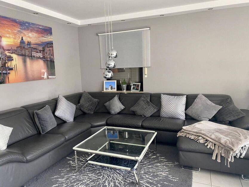 Attraktive, helle 3 ZKB-Wohnung mit neuw. EBK, Wintergarten und Garage in Süd-West-Lage
