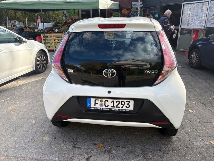 Toyota Aygo (X) 98.000 km 6.800 € Frankfurt 60486
