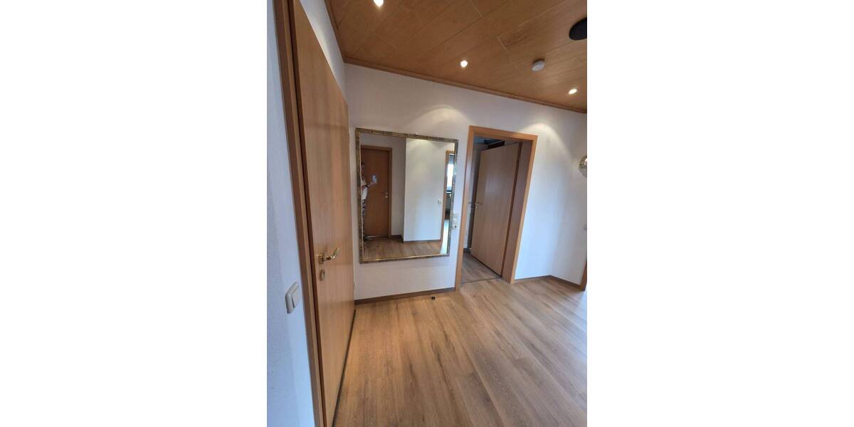 Etagenwohnung Petersberg - 3 Zimmer, 75 m&sup2;, 760&euro; | Angebot:26796420
