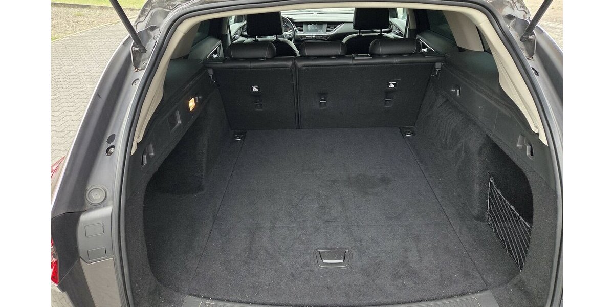 Opel Insignia Sports Tourer Elegance 47.149 km 15.250 &euro; Wilsdruff 01723