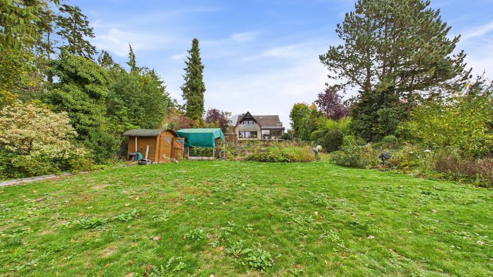 Exklusive Villa in Toplage von Grasdorf – 10 Zimmer, traumhafter Feldblick & Wellnessbereich mit Pool 10 zimmer