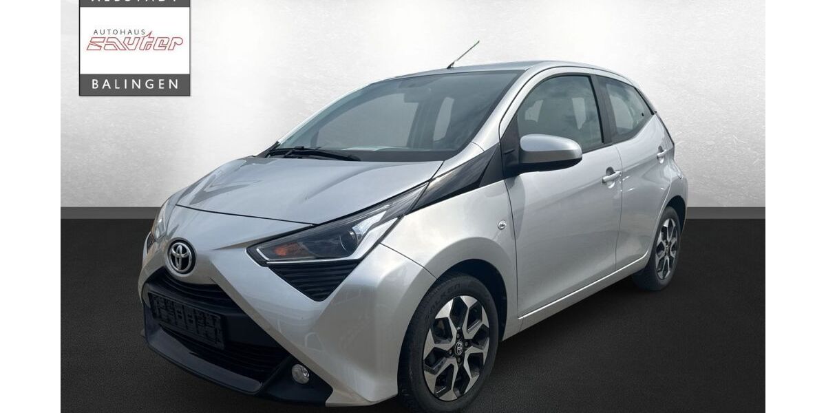 Toyota Aygo (X) 64.500 km 8.590 &euro; Albstadt 72458