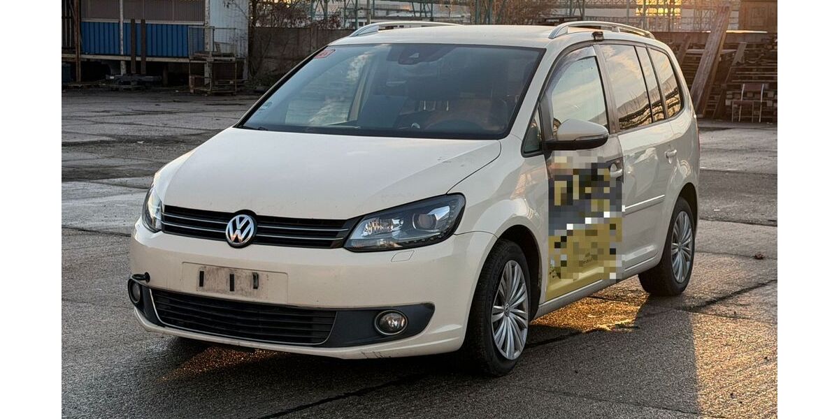 VW Touran 900.655 km 3.999 &euro; Bitterfeld 06749