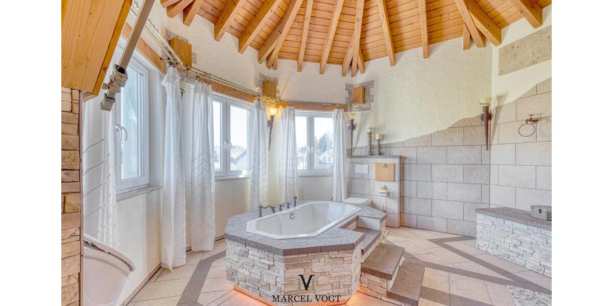 Großes Familienhaus mit Premium-Ausstattung und Vermietungsoption 8.5 zimmer