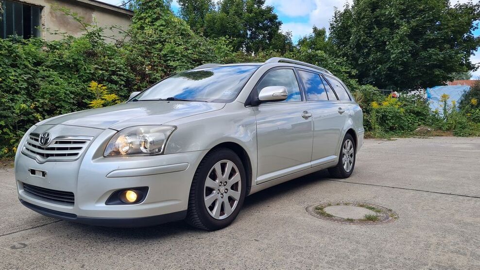 Toyota Avensis 140.000 km 5.999 € Berlin 13089