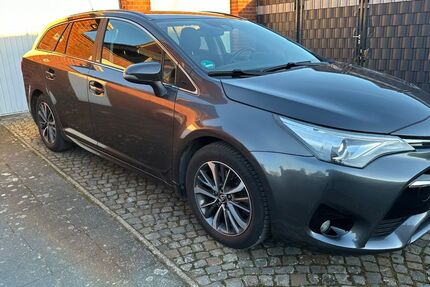 Toyota Avensis 192.000 km 9.900 &euro; Warendorf 48231