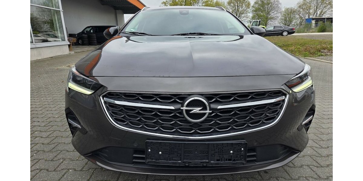 Opel Insignia Sports Tourer Elegance 47.149 km 15.250 &euro; Wilsdruff 01723