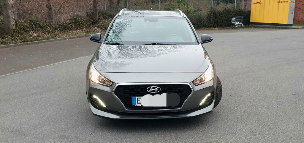 Hyundai i30 83.000 km 12.099 &euro; Essen 45143