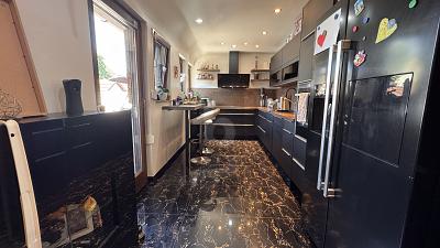 TEILSANIERT UND VOLLVERMIETET 10 zimmer