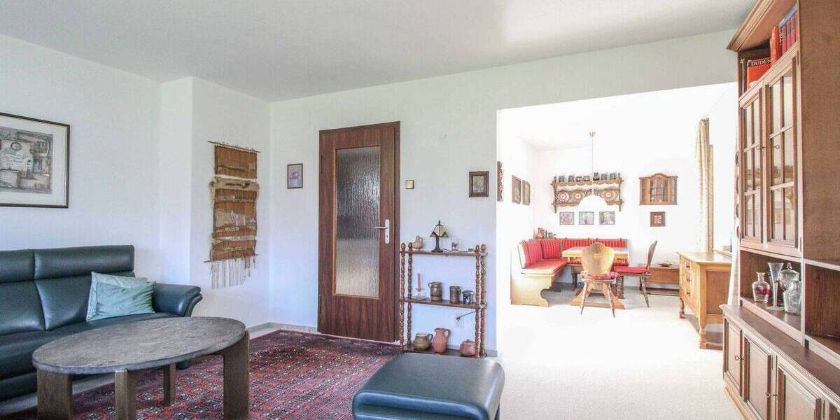 Familienfreundliches Reihenendhaus mit zwei Wohneinheiten in ruhiger Lage von Zuffenhausen- Erbpacht 6 zimmer