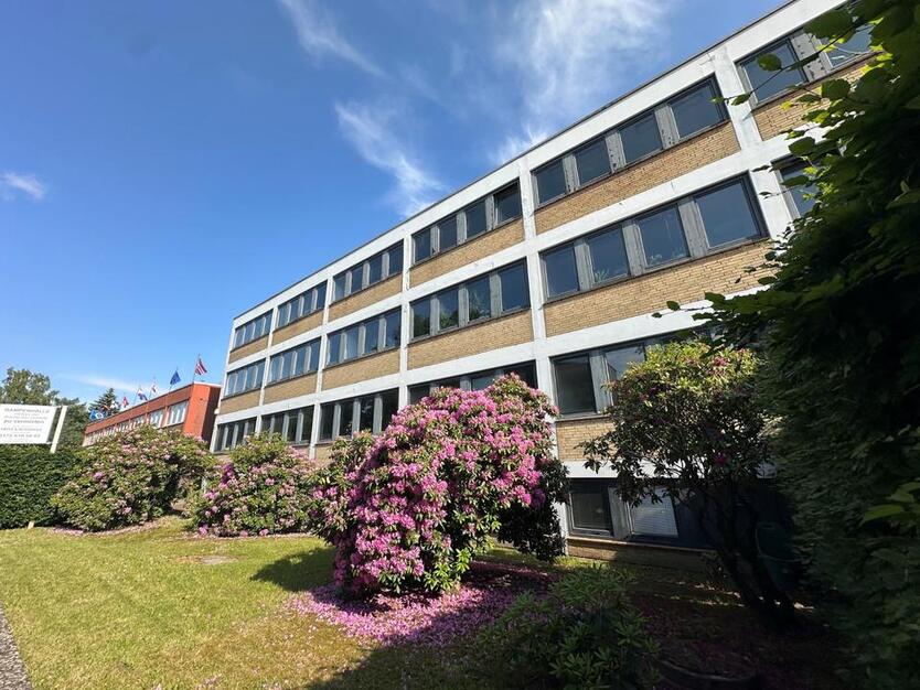 Büro- und Lagerräume (ca. 32 und 49 m²) in Gewerbegebiet in Hamburg-Langenhorn zu mieten