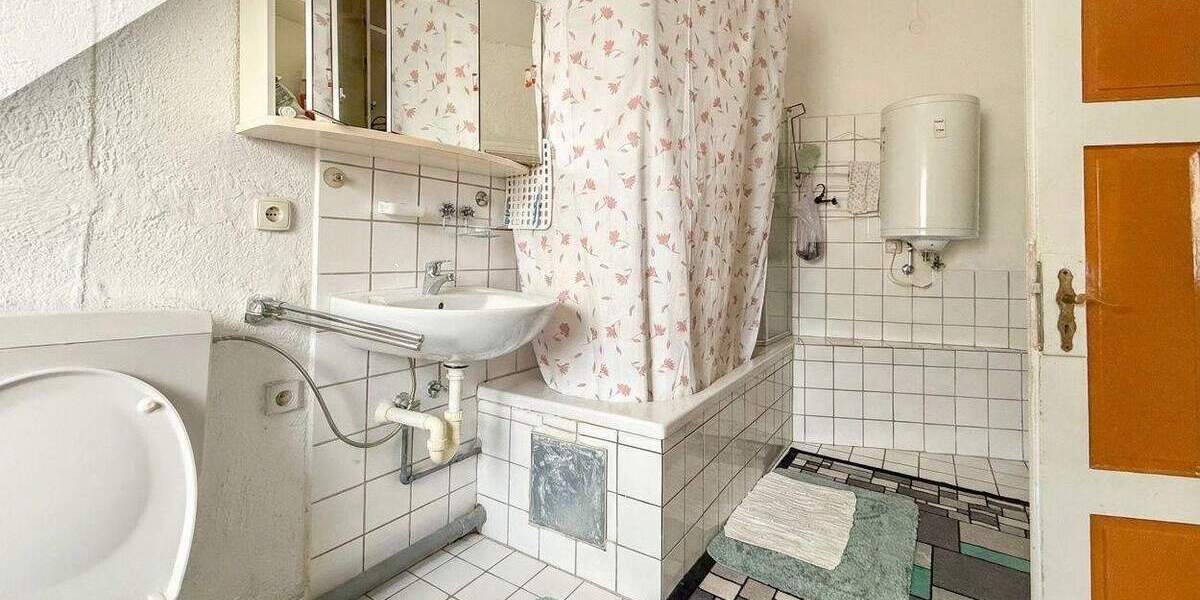 Mehrfamilienhaus, Wohnhaus Graben-Neudorf Neudorf - 7 Zimmer, 181 m&sup2;, 300.000&euro; | Angebot:25666464