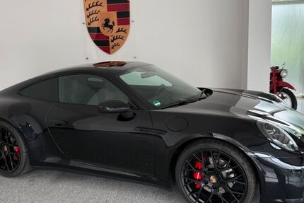 Porsche 992 2.340 km 119.980 &euro; Hallbergmoos 85399