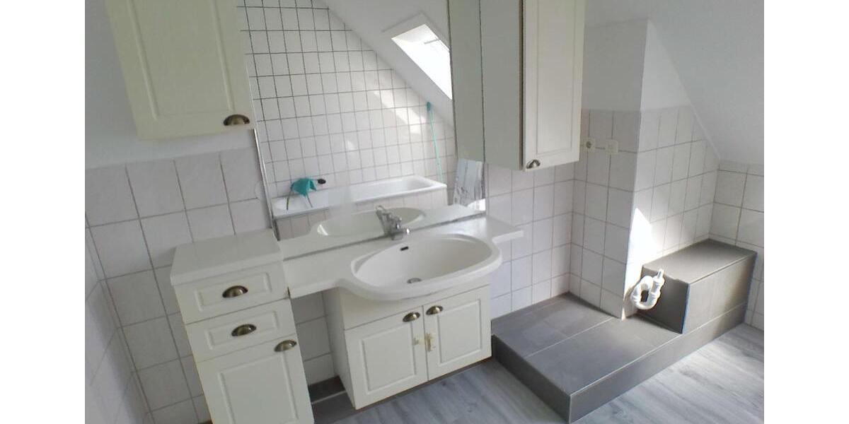 Dachgeschoßwohnung Itzehoe - 3.5 Zimmer, 81 m&sup2;, 900&euro; | Angebot:26030831