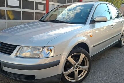 VW Passat 66.000 km 2.800 € Stuttgart 70195