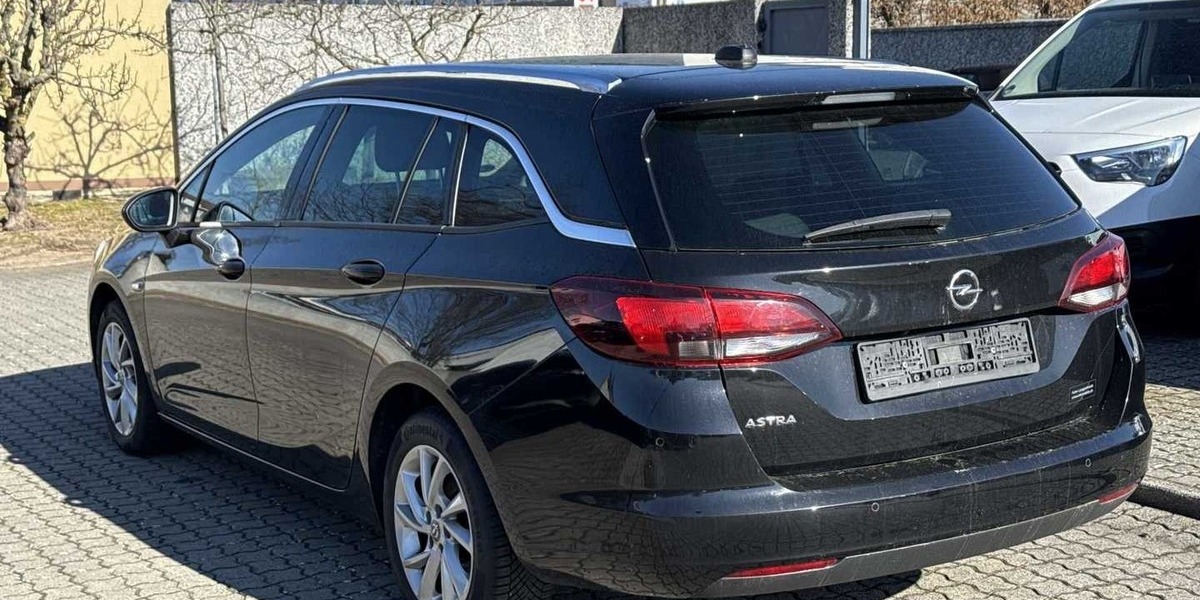 Opel Astra K ST ELEGANCE SHZ/KAM/NAV/LEDER/LENKRADHZ. 114.300 km 10.490 &euro; Hatten 26209