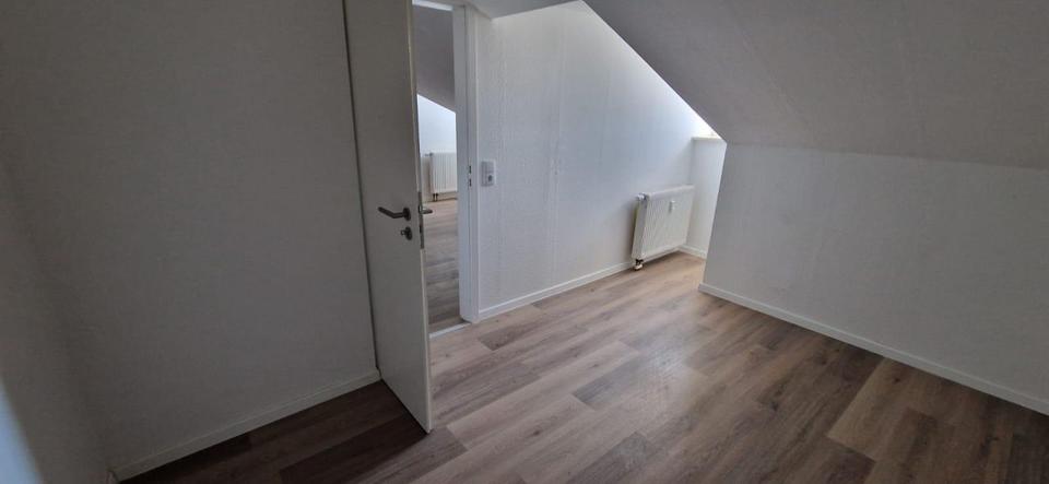 Etagenwohnung Glauchau - 4 Zimmer, 85 m&sup2;, 420&euro; | Angebot:26676975