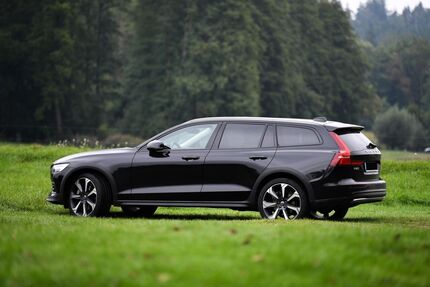Volvo V60 Cross Country 53.563 km 46.500 &euro; Altötting 84503