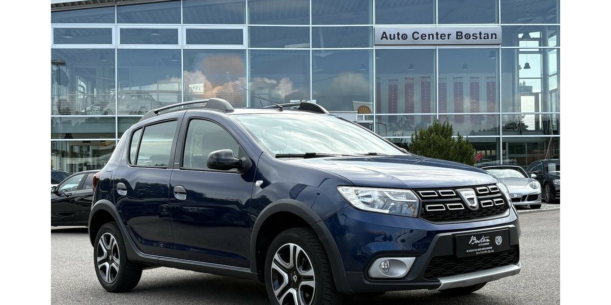Dacia Sandero Stepway Celebration NAVIGATION/TEMPOMAT 29.280 km 8.900 &euro; Villingen-Schwenningen 78054