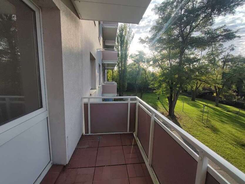 Wohnung zum Mieten in Merseburg 341 € 58.21 m²