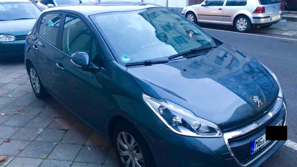 Peugeot 208 82.000 km 6.990 &euro; Frankfurt 60311