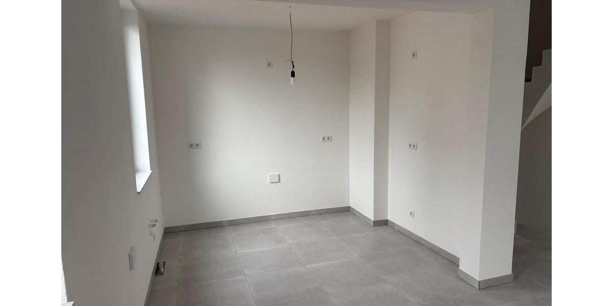 Einfamilienhaus Niedernberg - 3 Zimmer, 125 m&sup2;, 1.450&euro; | Angebot:23760571