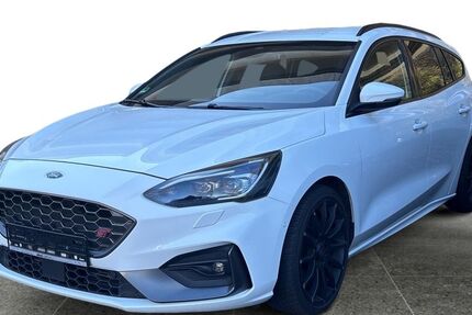 Ford Focus 82.030 km 22.900 &euro; Siegen 57072