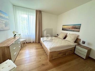 STILLVOLLE ELEGANZ MIT VORGARTEN 3 zimmer