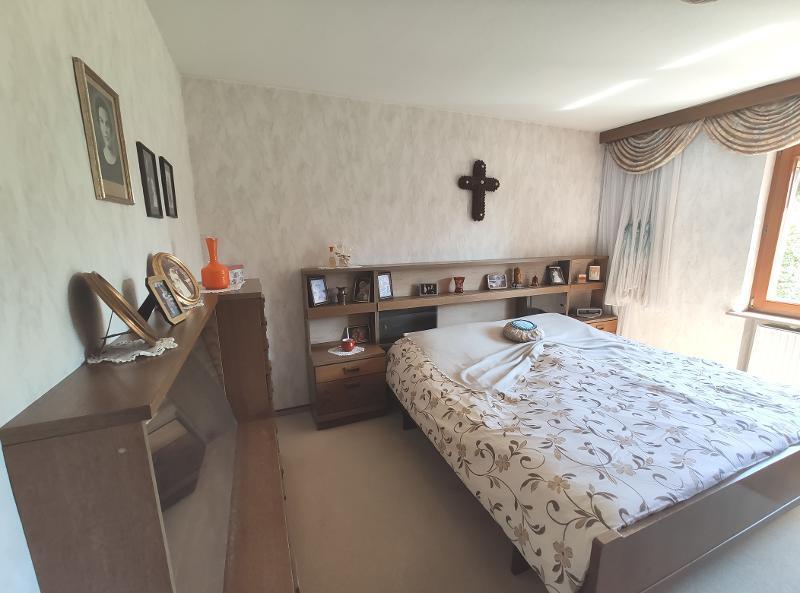 Einfamilienhaus mit Garage und Garten