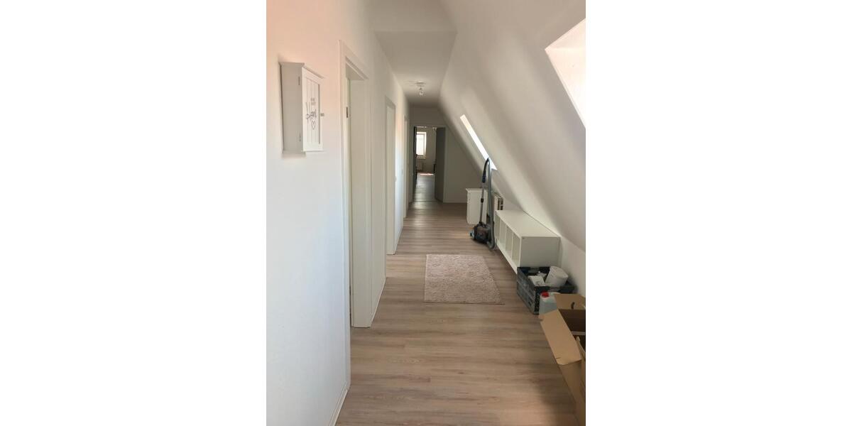 Dachgeschoßwohnung Buxtehude - 4 Zimmer, 95 m&sup2;, 750&euro; | Angebot:25045270